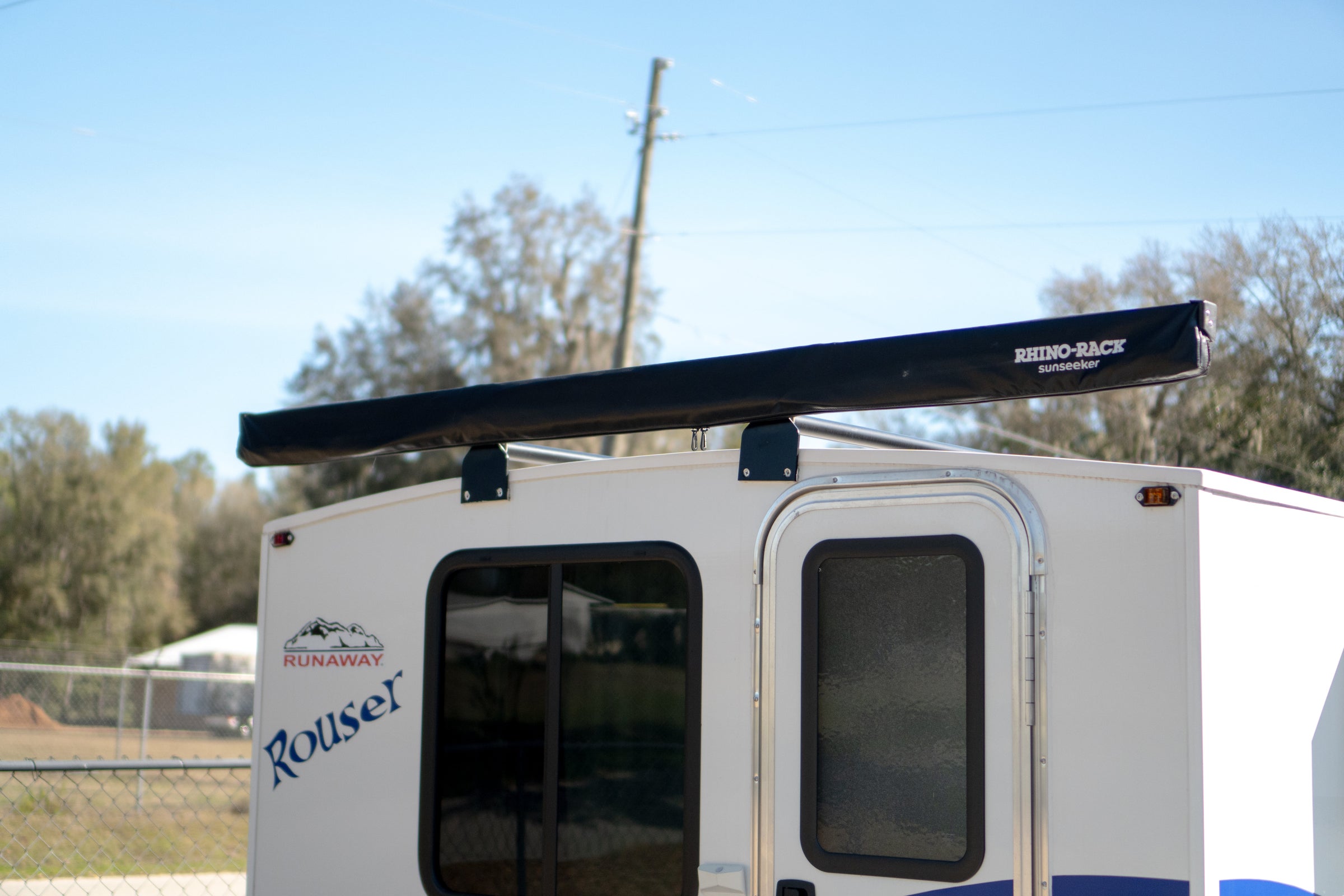 【キャンプ】ライノラックサンシーカー2.5m RHINO-RACK（ライノラック） サンシーカー 2.5m オーニング SUNSEEKER