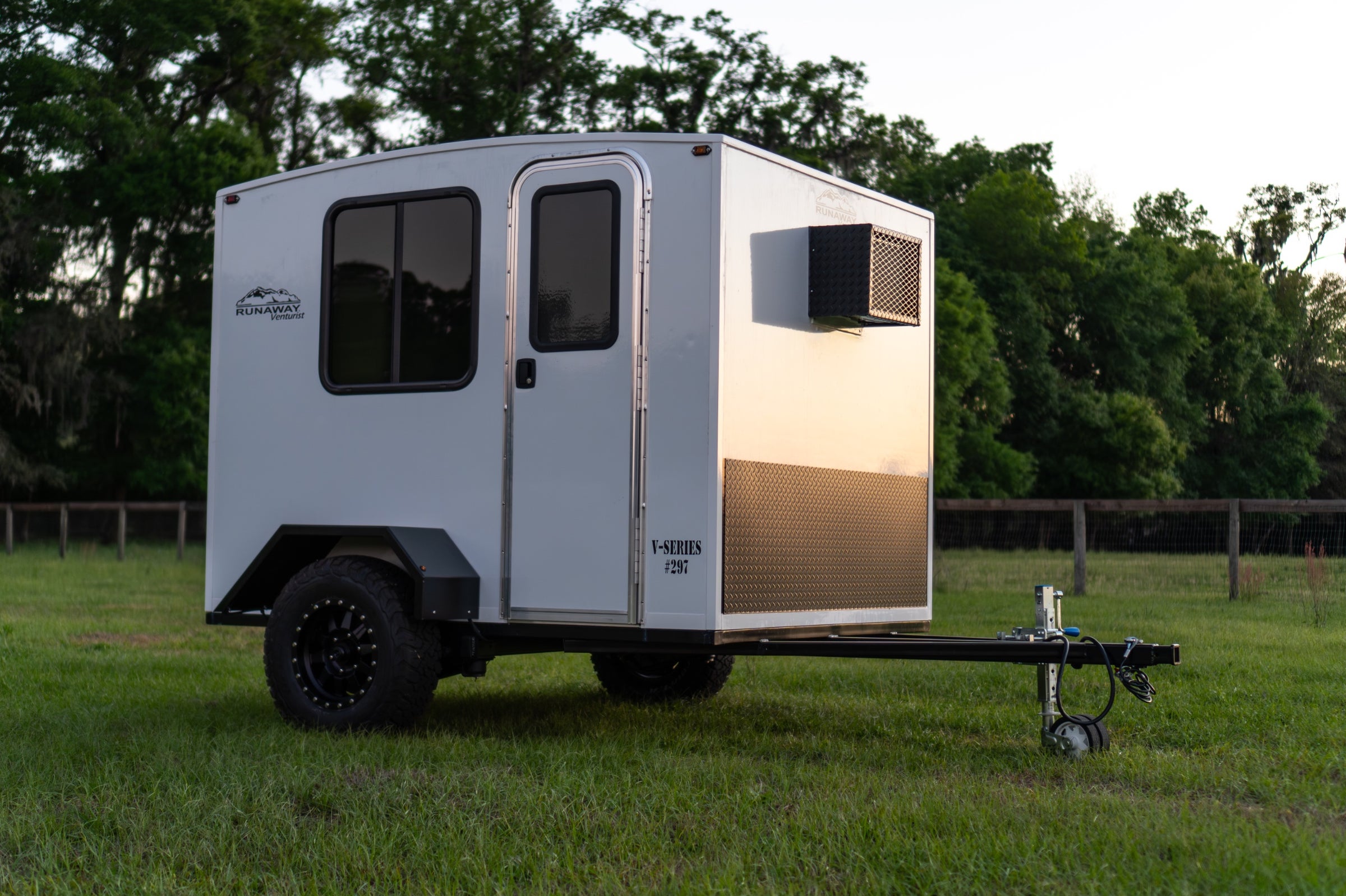 2026 Venturist XT | Runaway Campers